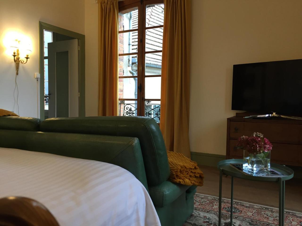 La Grenouille Noire Hotel Marcillat-en-Combraille Eksteriør billede